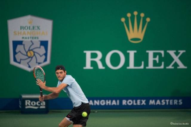 赛场激烈对 赛场激烈对